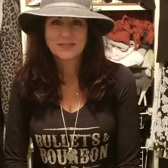 Meet your Posher, Christine - Picture 1 of 1